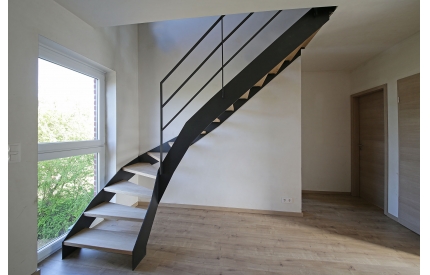 Лестница на титевах из листового металла